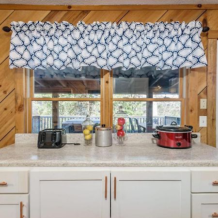 Wooded Bliss Hot Tub Single Level Cabin With No Steps Rocking Chairs And Wooded Views ピジョンフォージ エクステリア 写真