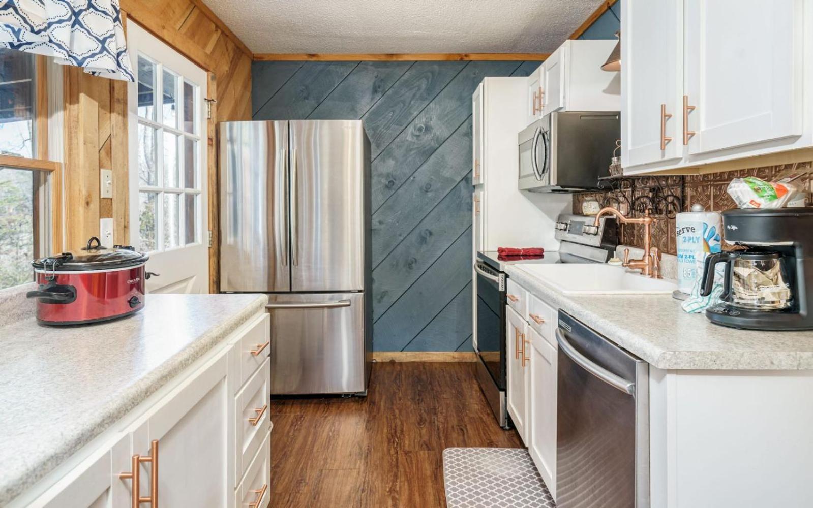 Wooded Bliss Hot Tub Single Level Cabin With No Steps Rocking Chairs And Wooded Views ピジョンフォージ エクステリア 写真