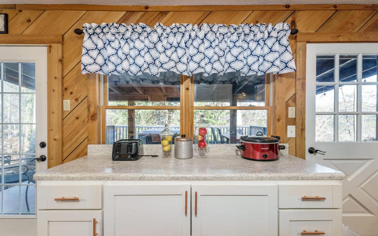 Wooded Bliss Hot Tub Single Level Cabin With No Steps Rocking Chairs And Wooded Views ピジョンフォージ エクステリア 写真